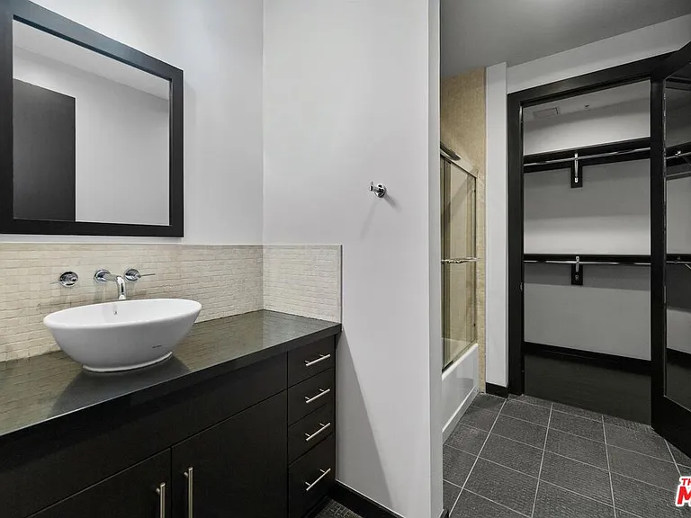 655 S Hope St #1006 — Photo 20