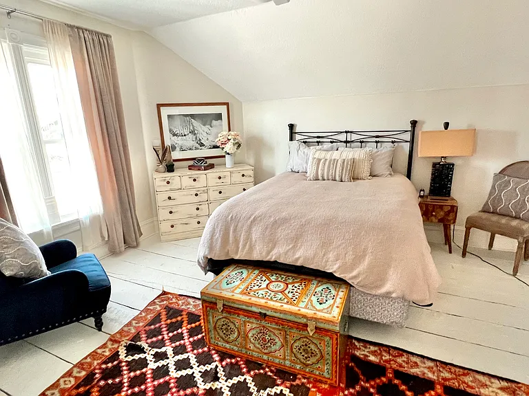queen bed