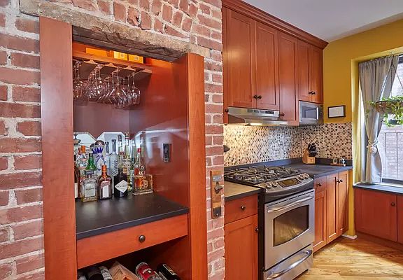 2nd image of 102 W 75th St APT 70