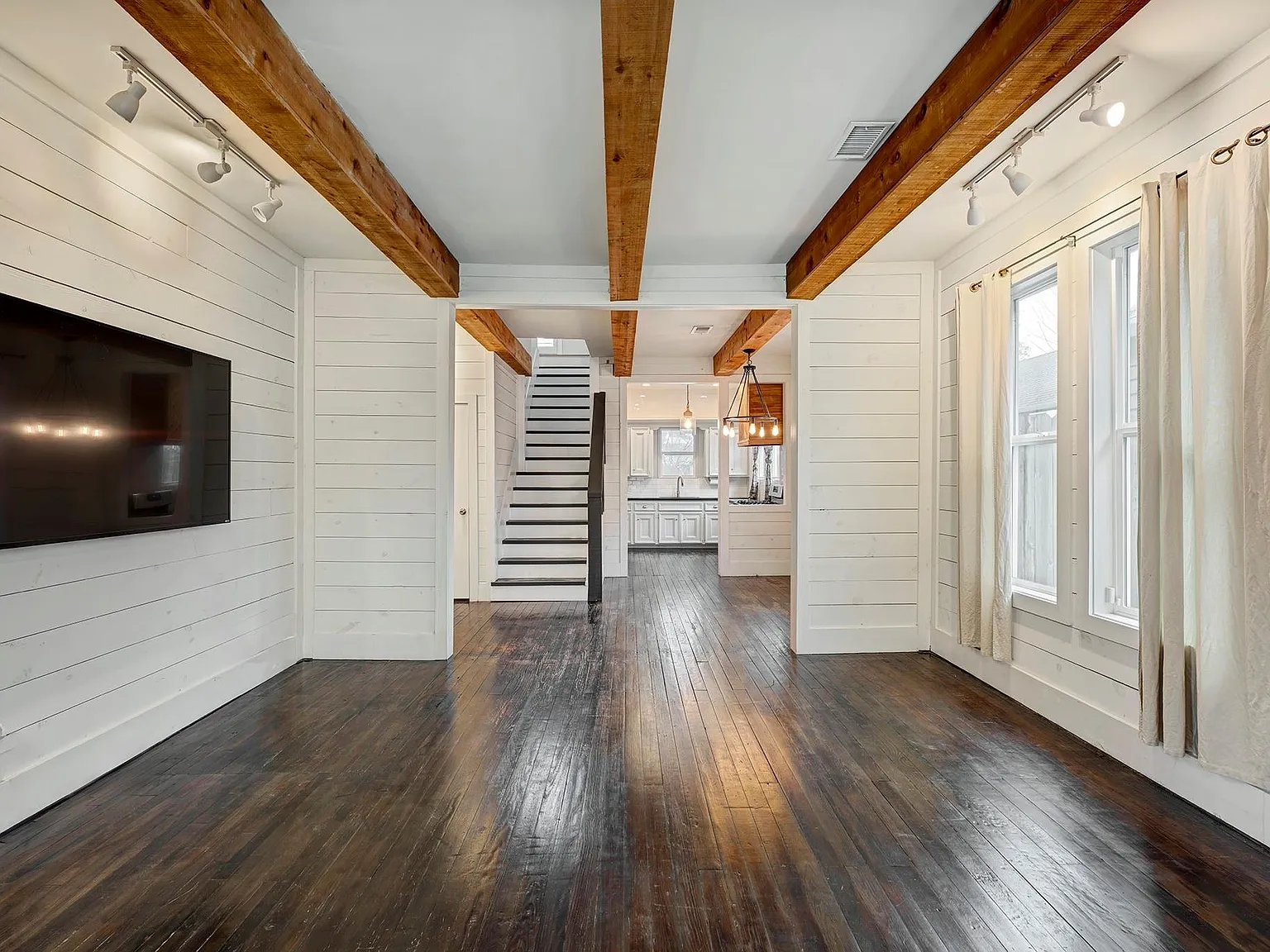 3 bed, 2.0 bath, 2018 sqft, $3,300 — Photo 4