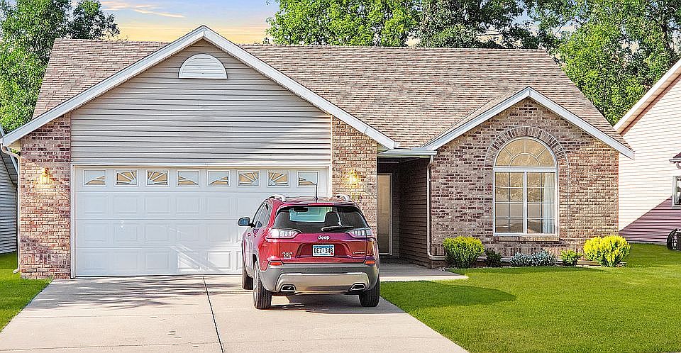 1st image of 801 Oak Pond Dr