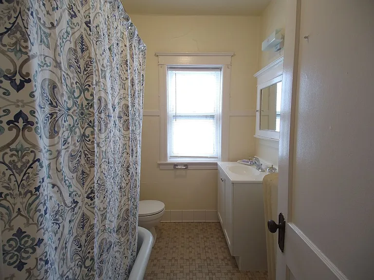 2563 N Farwell Ave — Photo 6