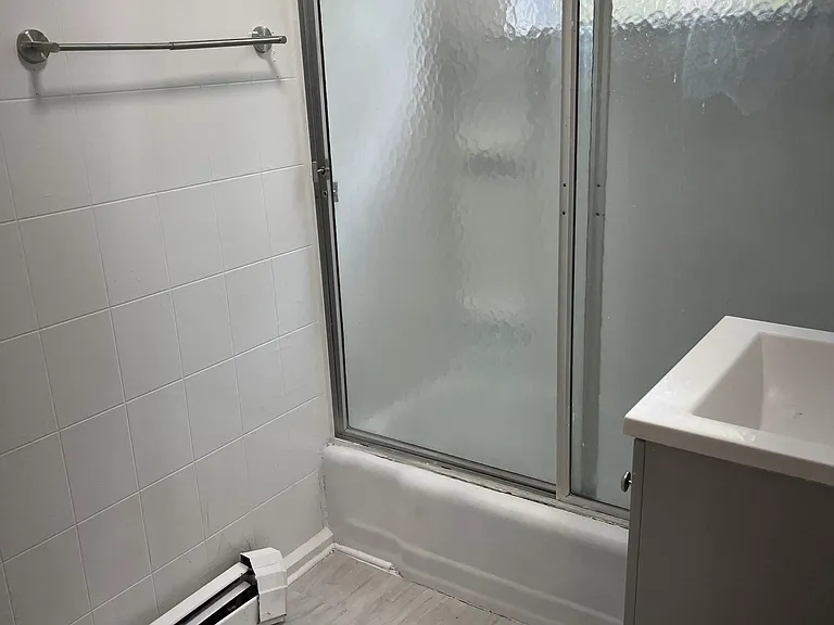 98 Raymond St #2E — Photo 3