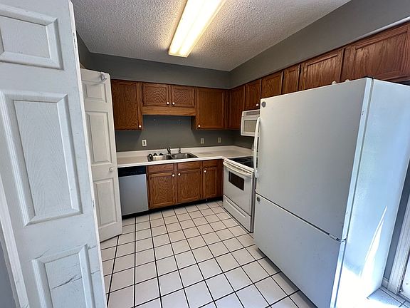2nd image of 321 Cambridge Dr #331