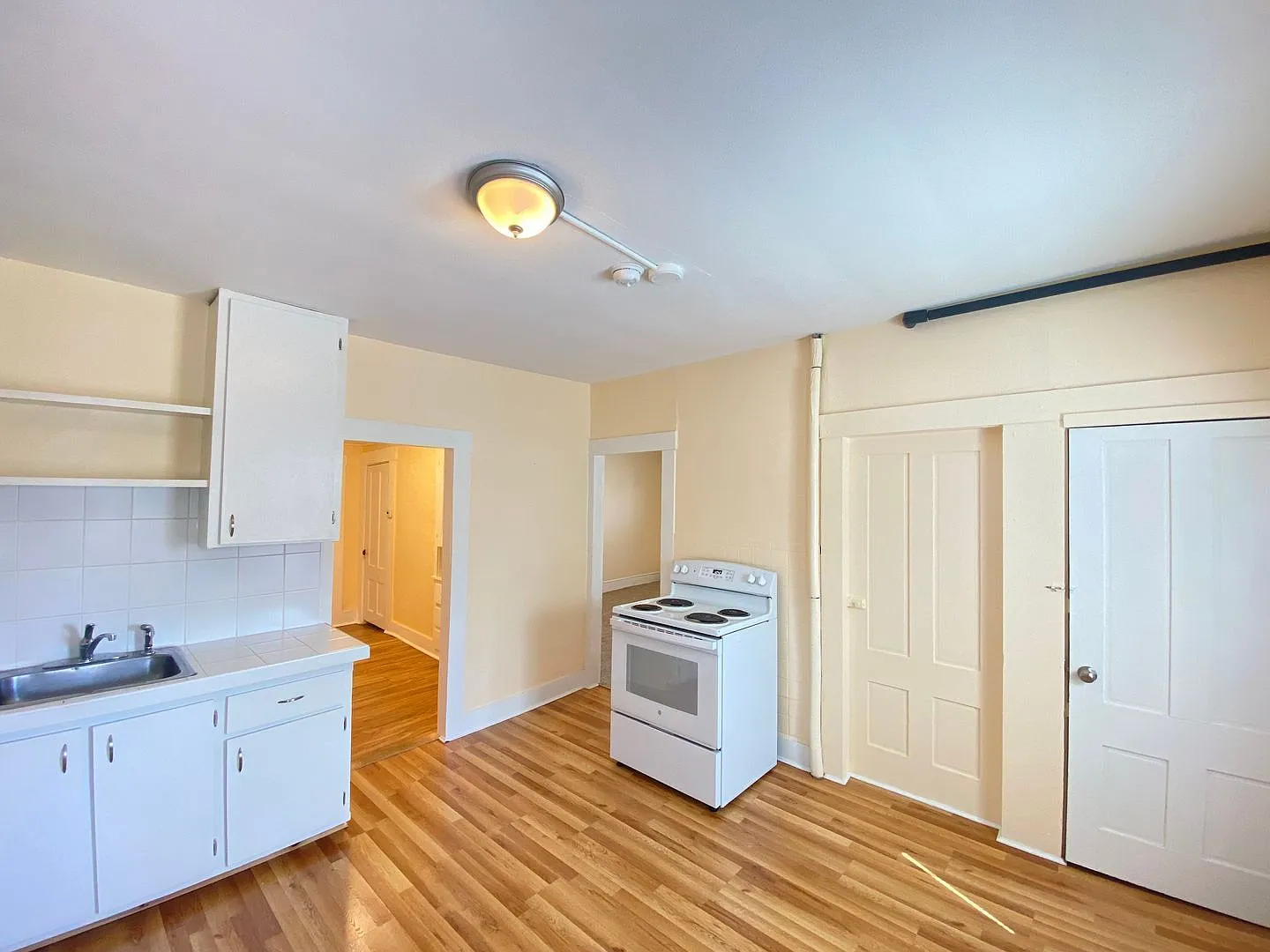 2 bed, 1.0 bath, $1,995 — Photo 2