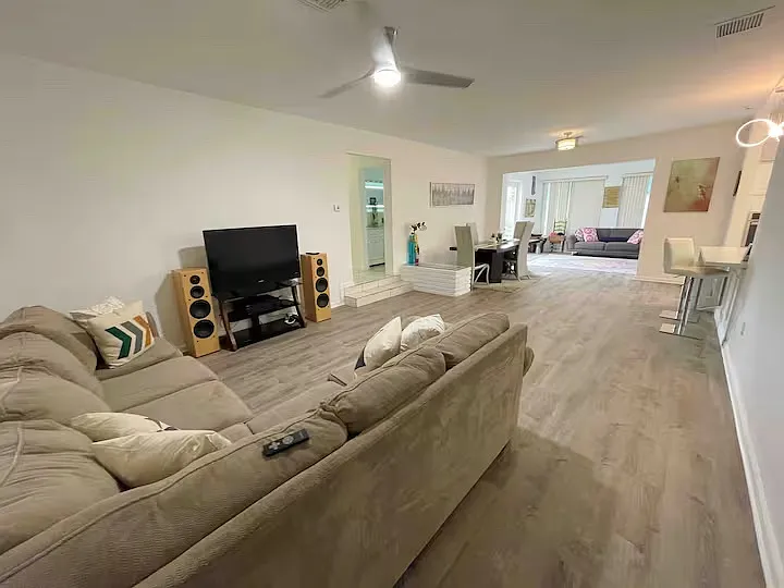 19690 NE 12th Ct — Photo 15