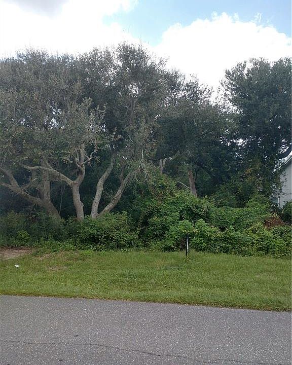 1st image of 2255 1st Ave