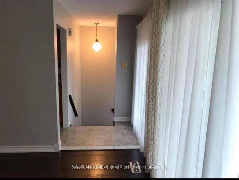 Brampton House for rent - 3 Bedrooms — photo 9
