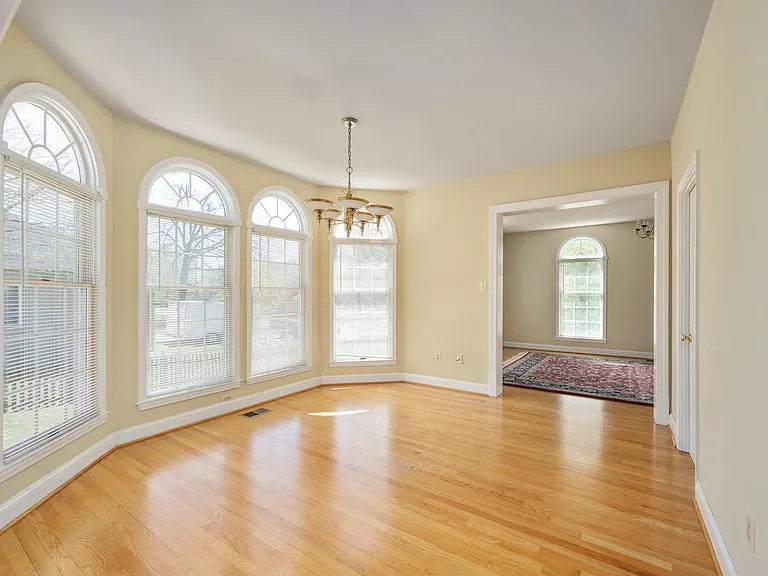 2725 Oldewood Dr — Photo 4