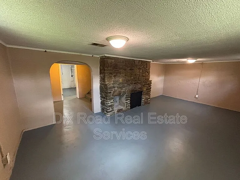 502 N Dick Ave — Photo 32