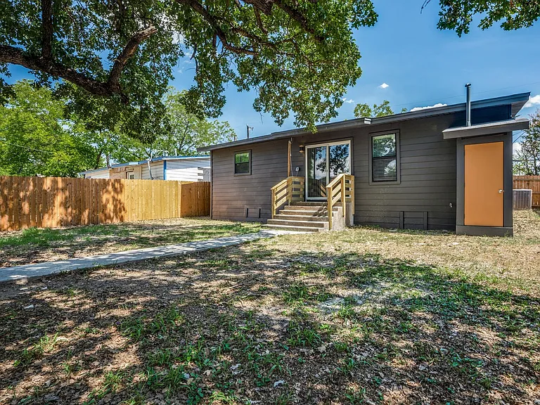 1403 Center St — Photo 26