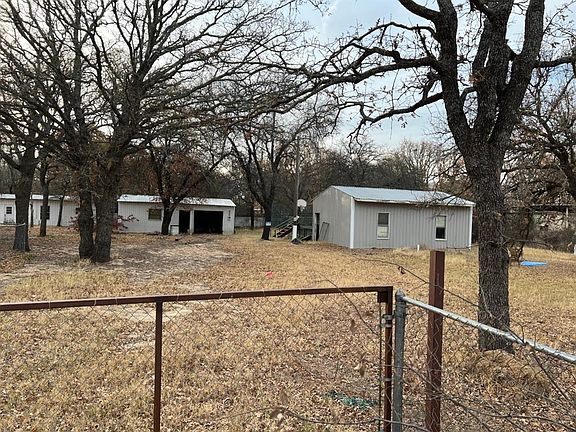 4th image of 810 Greenbriar Dr