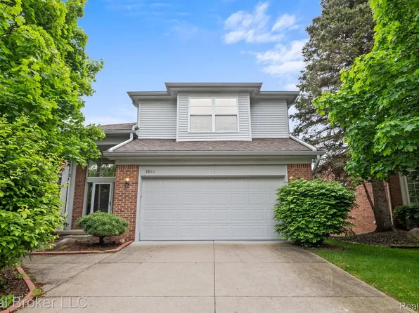 3099 Silverbrook Dr, Rochester, MI 48306