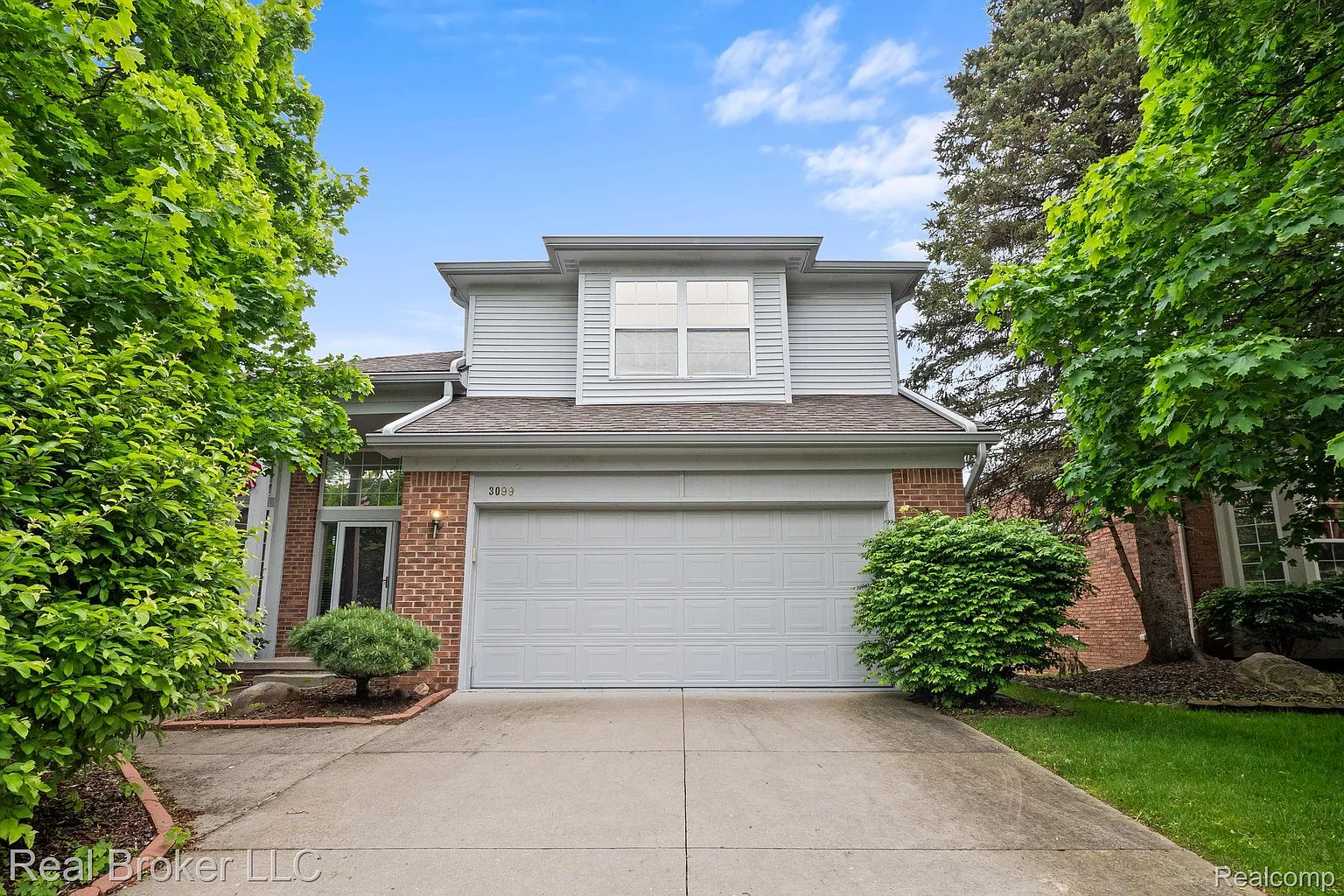 3099 Silverbrook Dr photo 1