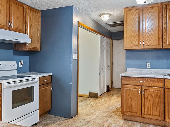 5th image of 832 West Calhoun Street