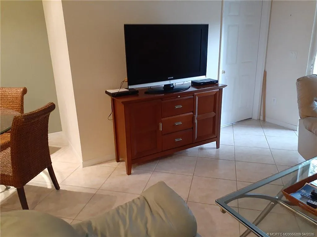 2 bed, 2.0 bath, 1210 sqft, $2,500 — Photo 4
