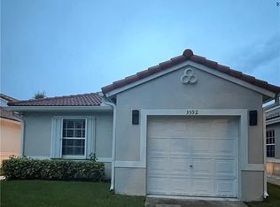 3592 Coco Lake Dr, Pompano Beach, FL 33073
