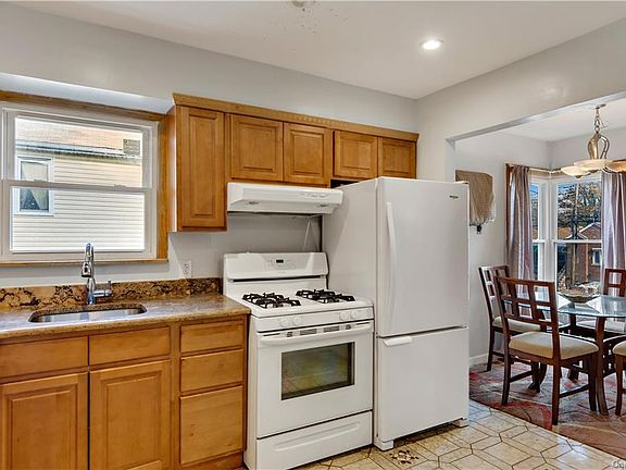 4th image of 2551 Wilson Ave