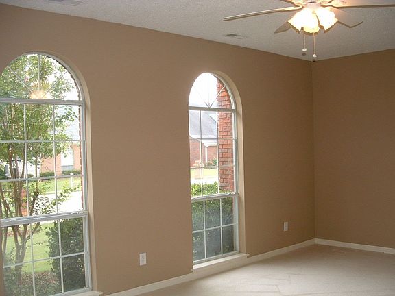 Master BR w/sunburst windows