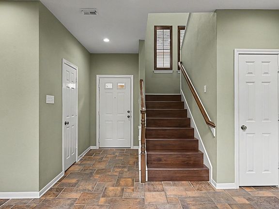 5th image of 73 Scarlet Woods Ct