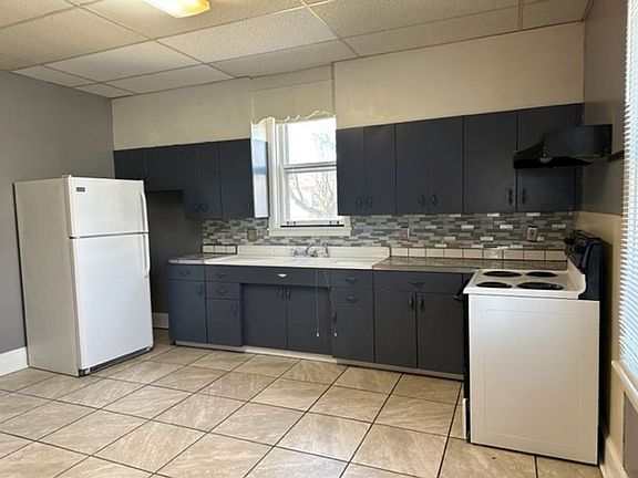 5th image of 2200 Derry St APT A