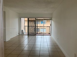 8889 Fontainebleau Blvd APT 403, Miami, FL 33172