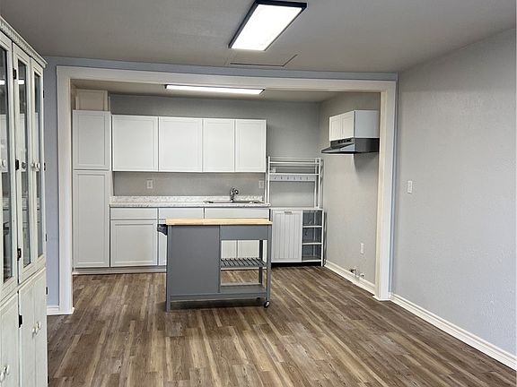 5th image of 323 W Lee Ave