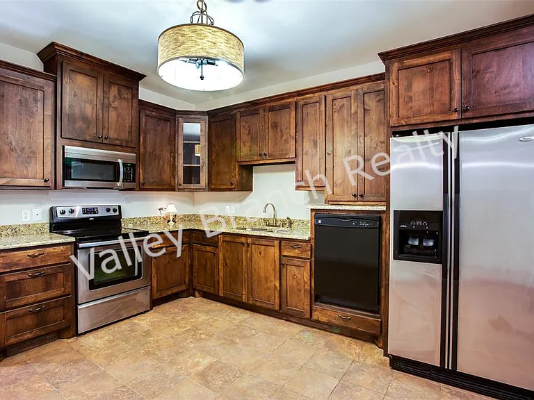3256 Karen St — Photo 2