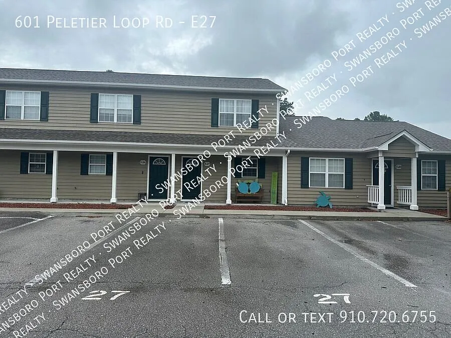 Welcome to our charming townhouse in Pelletier, NC! — Photo 1