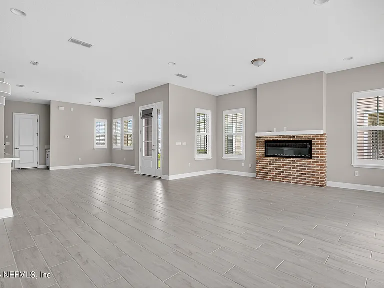 527 Marquesa Cir — Photo 11