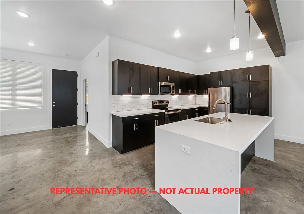 4 bed, 4.5 bath, 1847 sqft, $1,995 — Photo 4