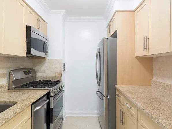 210 W 89th St, New York, NY