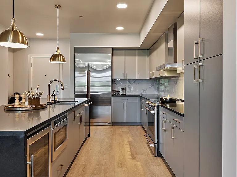 Modern kitchen with sleek finishes in the Jade model