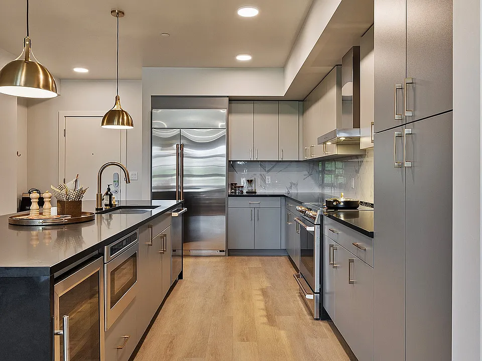 Modern kitchen with sleek finishes in the Jade model