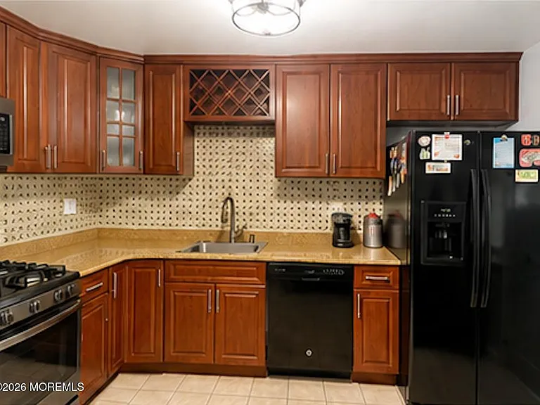 58 Thorne Ln — Photo 8