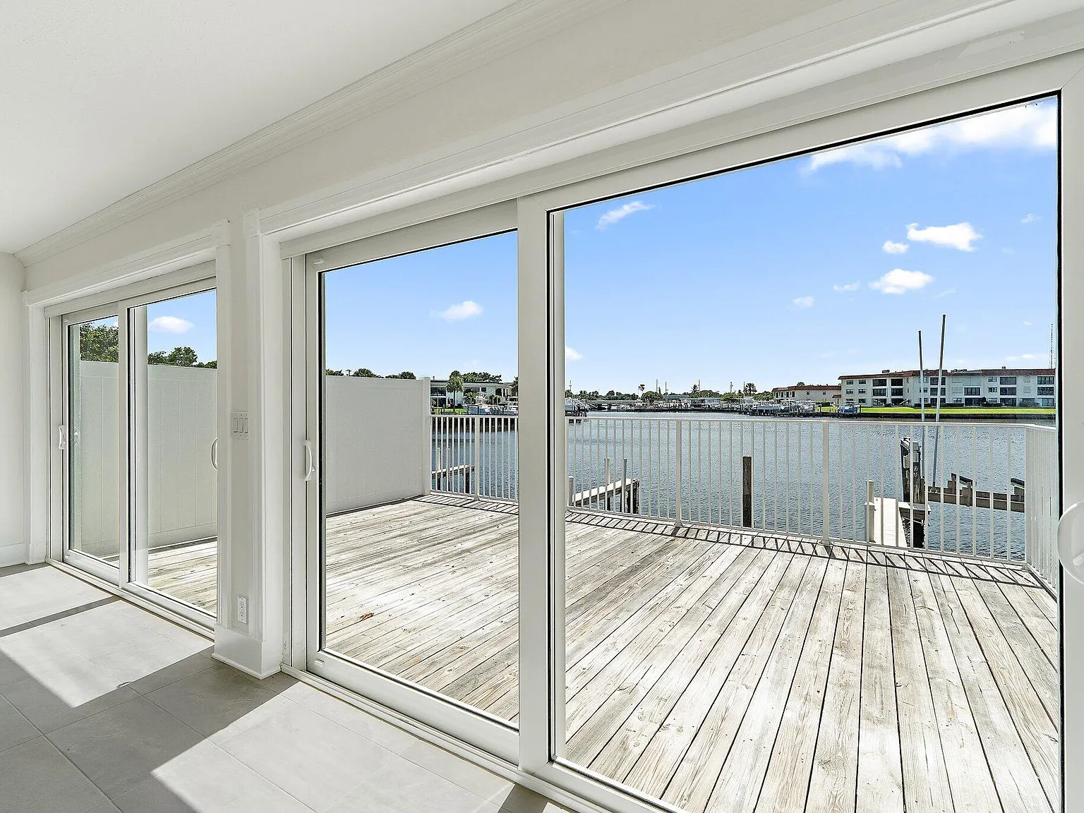 3 bed, 3.0 bath, 1316 sqft, $5,500 — Photo 4