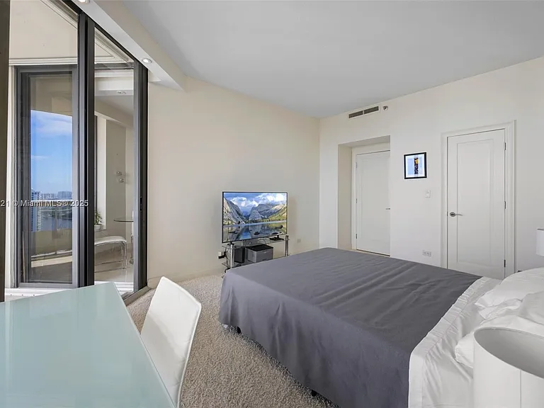20191 E Country Club Dr #TS8 — Photo 17