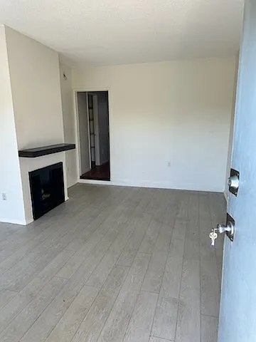 11906 Hart St — Photo 4