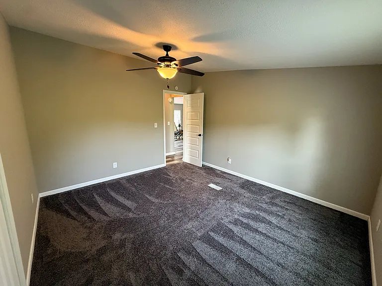5693 E US Highway 40 — Photo 15