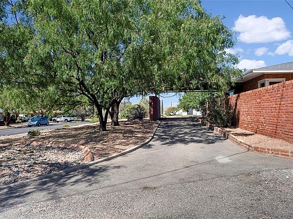 2nd image of 709 La Cruz Dr