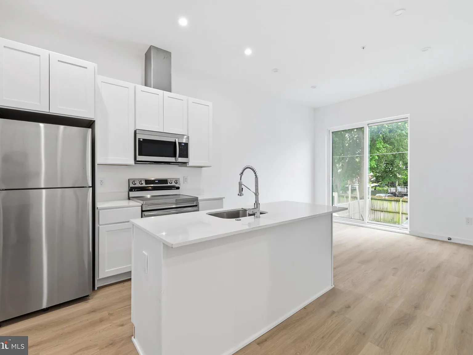 710 Kennedy St NW — Photo 3