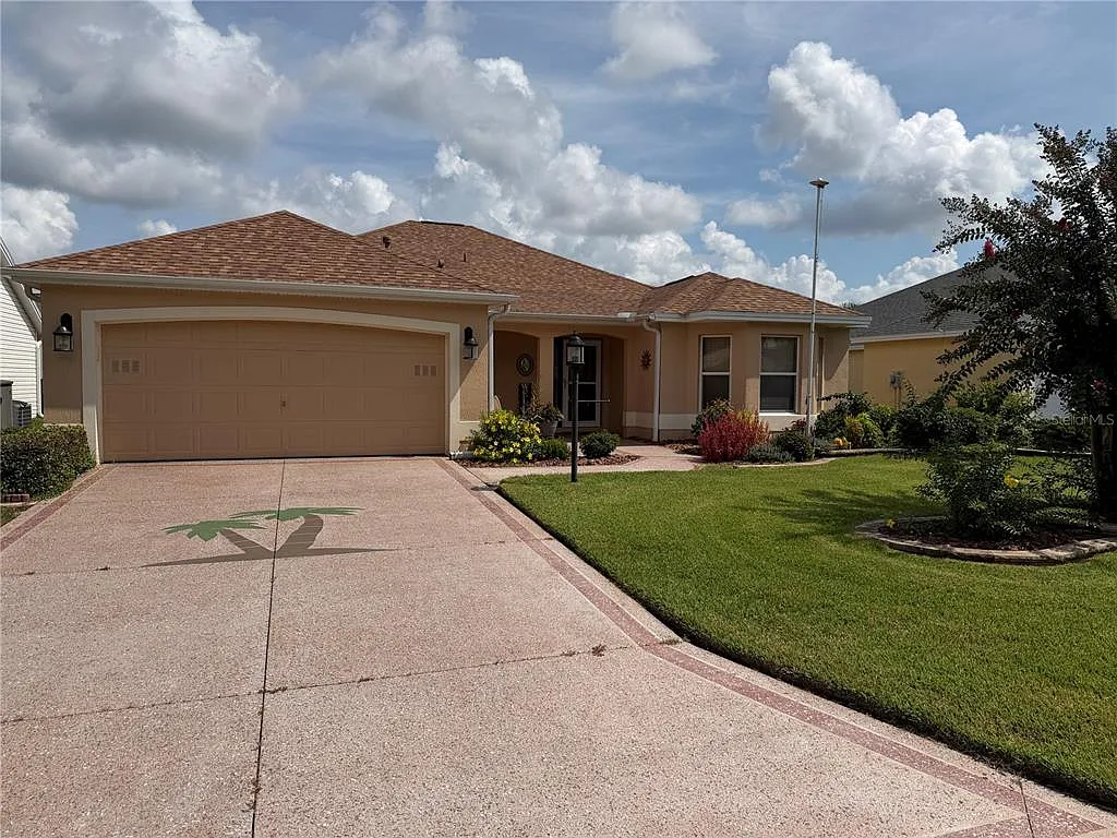 3 bed, 2.0 bath, 1979 sqft, $2,600 — Photo 2