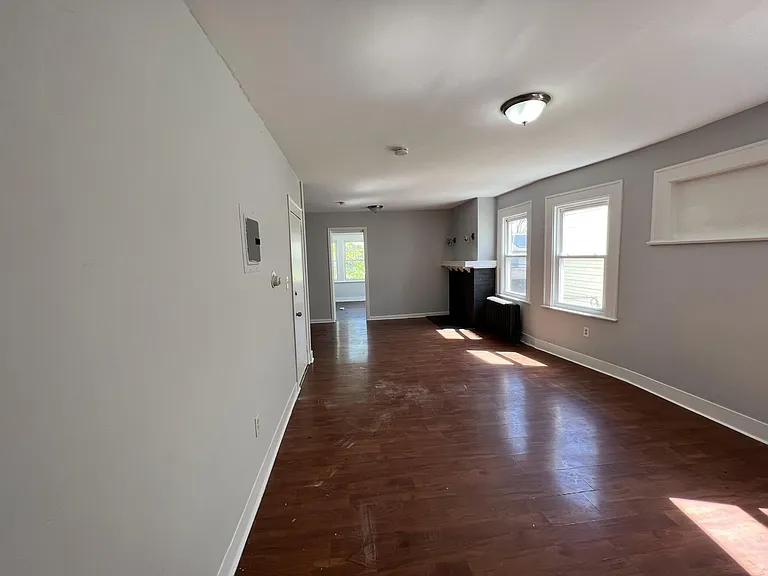 229 Alexander St #2 — Photo 4