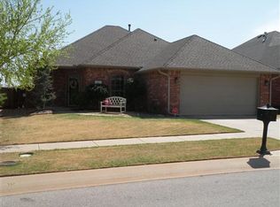 808 SW 38th St, Moore, OK 73160