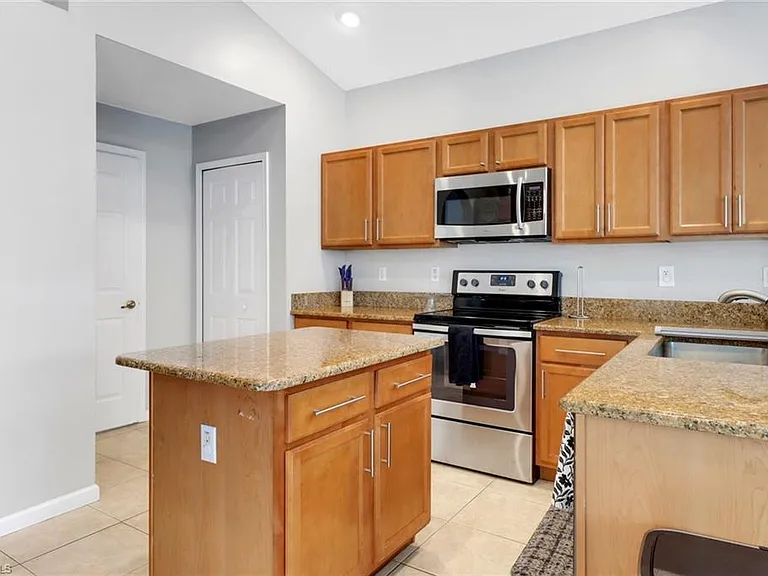 6773 Southern Oak Ct — Photo 13