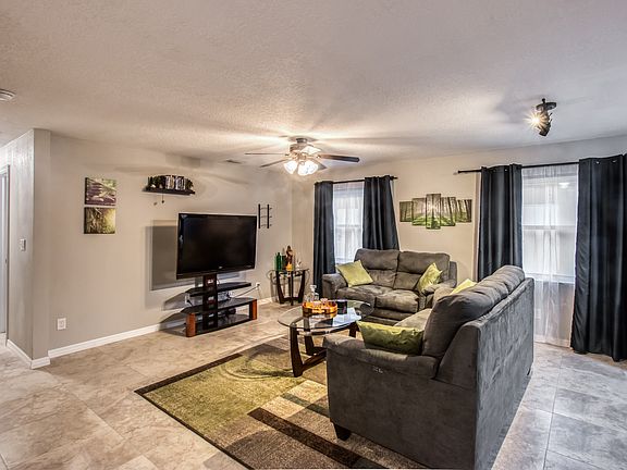 3rd image of 2407 S Babcock St
