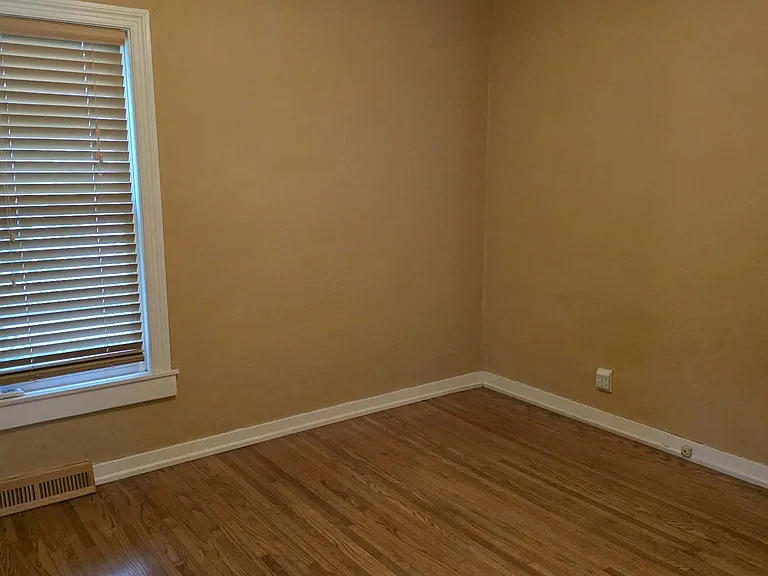 218 W Kemp Ave — Photo 5