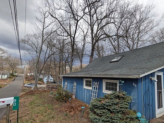 4th image of 80 Bungalow St