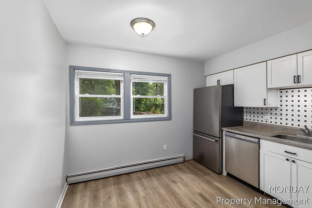 130 S Clarendon St - 118-4 — Photo 3