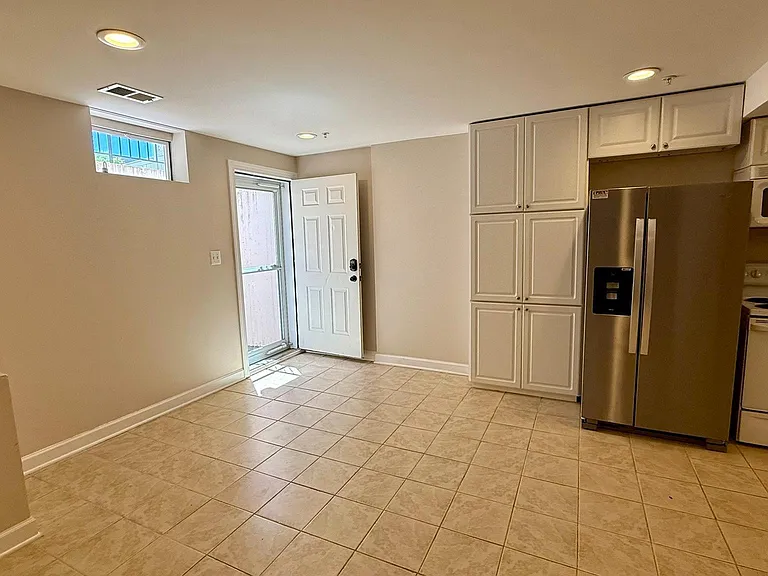 817 Linslade St #LL — Photo 6
